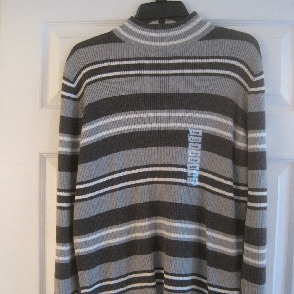 KAREN SCOTT GRAY AND WHITE TURTLENECK SWEATER